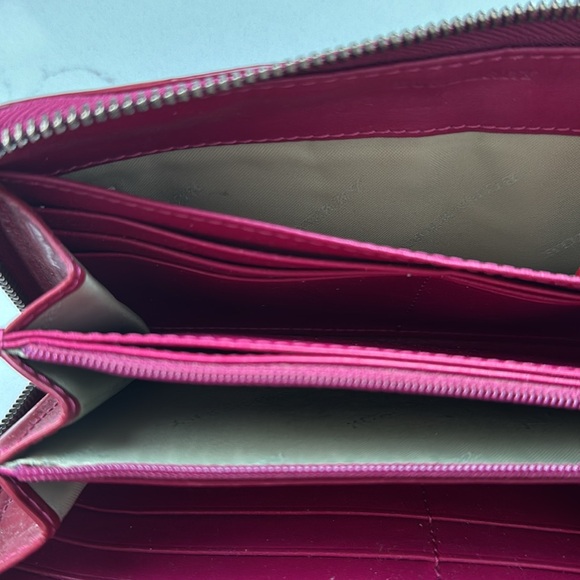 Burberry Wallet - Picture 4 of 5